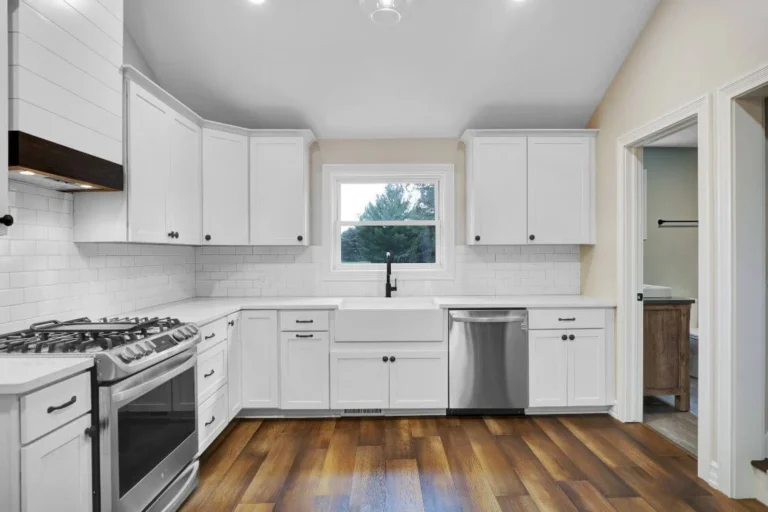 white kitchen cabinets (1)